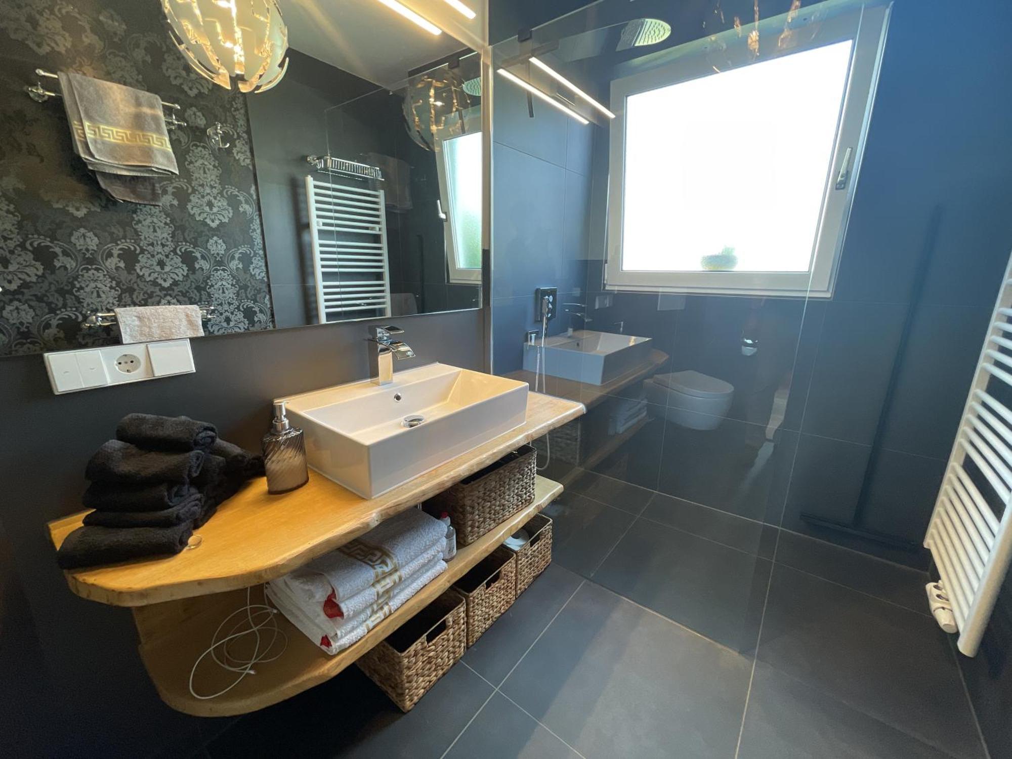 Appartement Region Esslingen - Naehe Messe - Flughafen - Stuttgart - Wohnen Und Arbeiten Auf Zeit In 120M2 Wohlfuehlatmosphaere - Ab 3 Uebernachtungen - Geeignet Fuer 4 Pers Incl Kinder - Beistellbett Moeglich - Kinder Und Tiere Willkommen - Garage F Altbach Εξωτερικό φωτογραφία